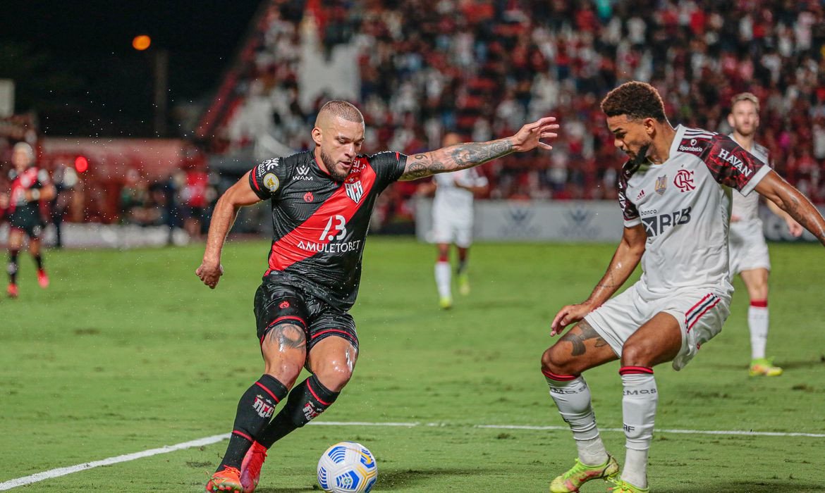Atlético-GO e Flamengo duelam neste sábado, na abertura do Brasileirão 2022