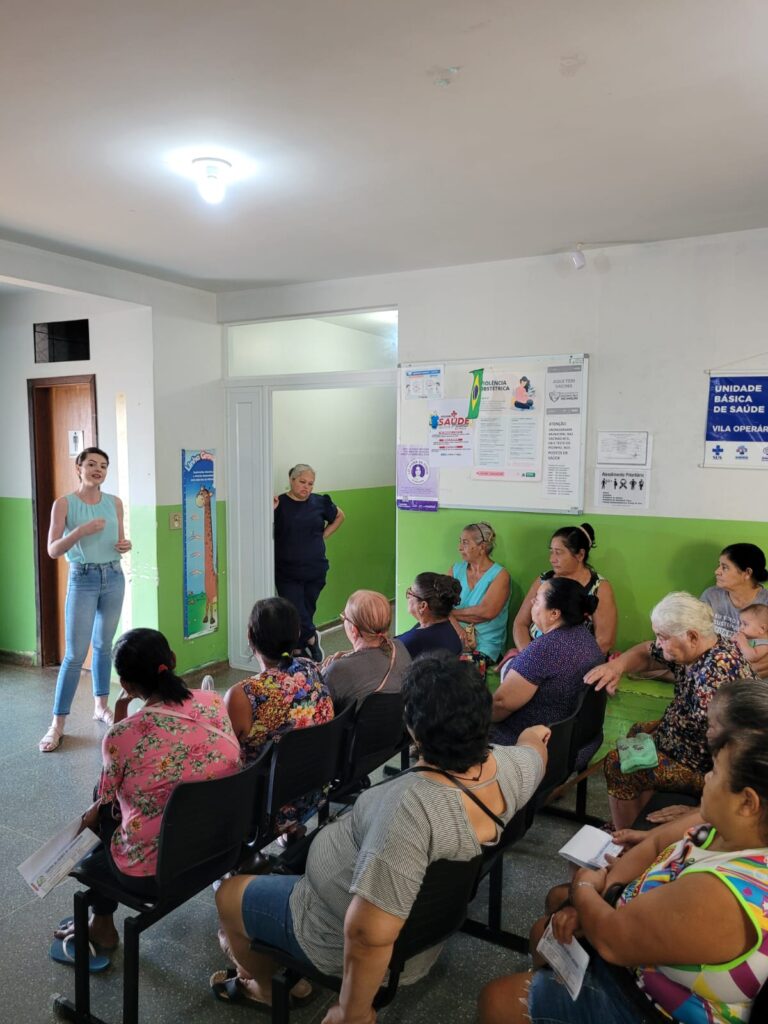 Profissionais da Saúde realizaram palestra com grupo de diabéticos na unidade da Vila Operária, em Iguatemi Profissionais da Saúde realizaram palestra com grupo de diabéticos na unidade da Vila Operária, em Iguatemi