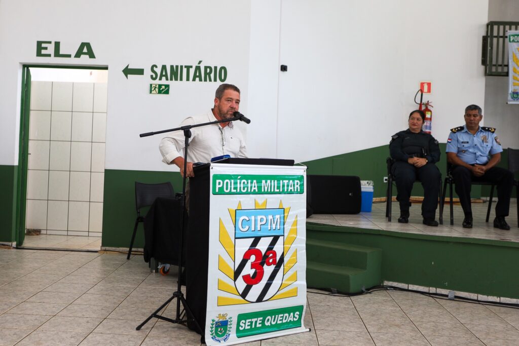 Prefeito Francisco Piroli prestigia a passagem de comando do 4º Pelotão de Polícia Militar de Sete Quedas Prefeito Francisco Piroli prestigia a passagem de comando do 4º Pelotão de Polícia Militar de Sete Quedas