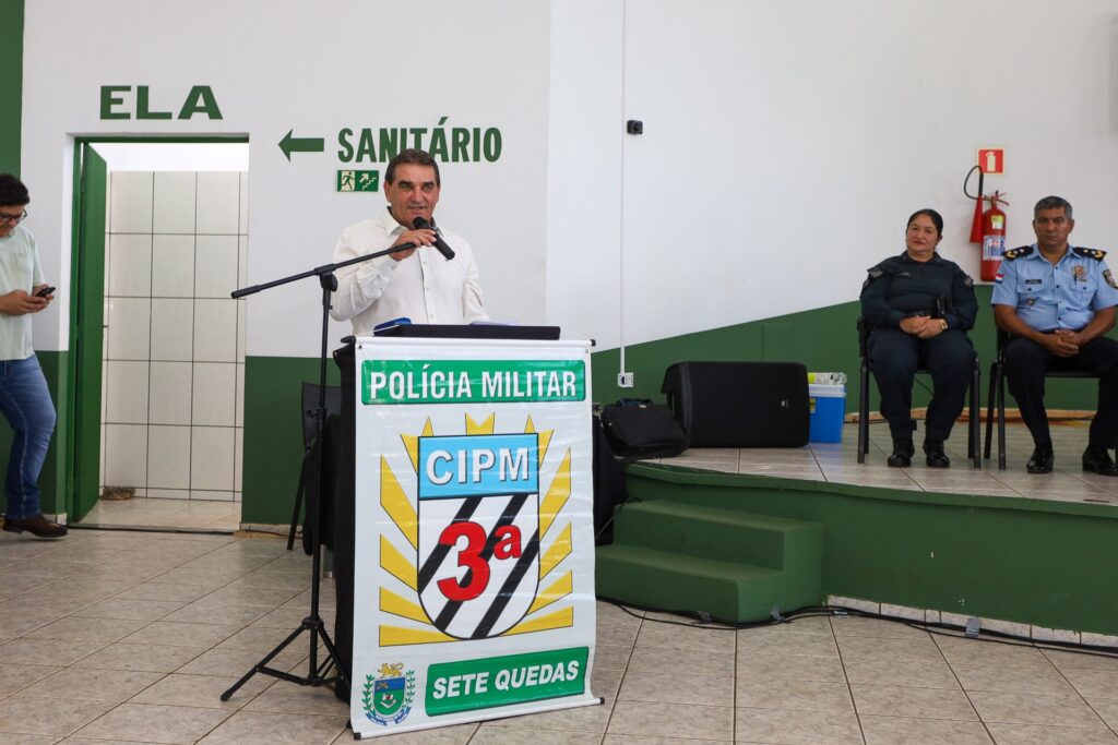 Prefeito Francisco Piroli prestigia a passagem de comando do 4º Pelotão de Polícia Militar de Sete Quedas Prefeito Francisco Piroli prestigia a passagem de comando do 4º Pelotão de Polícia Militar de Sete Quedas