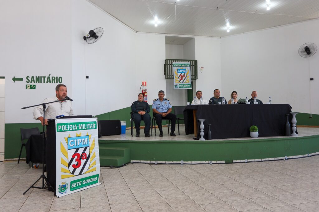 Prefeito Francisco Piroli prestigia a passagem de comando do 4º Pelotão de Polícia Militar de Sete Quedas Prefeito Francisco Piroli prestigia a passagem de comando do 4º Pelotão de Polícia Militar de Sete Quedas