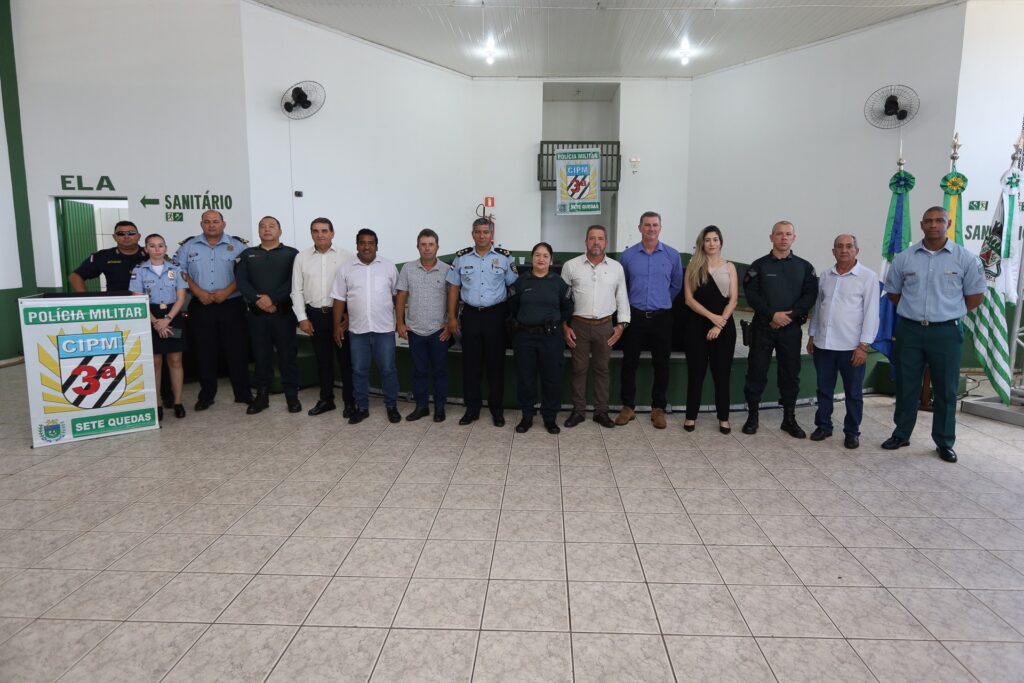 Prefeito Francisco Piroli prestigia a passagem de comando do 4º Pelotão de Polícia Militar de Sete Quedas Prefeito Francisco Piroli prestigia a passagem de comando do 4º Pelotão de Polícia Militar de Sete Quedas