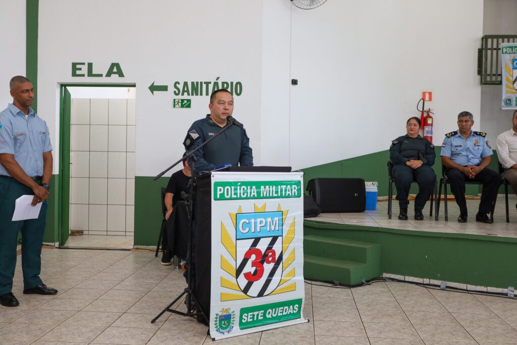 Prefeito Francisco Piroli prestigia a passagem de comando do 4º Pelotão de Polícia Militar de Sete Quedas Prefeito Francisco Piroli prestigia a passagem de comando do 4º Pelotão de Polícia Militar de Sete Quedas