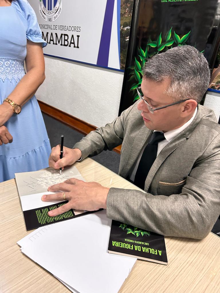 Lançamento do livro A Folha da Figueira