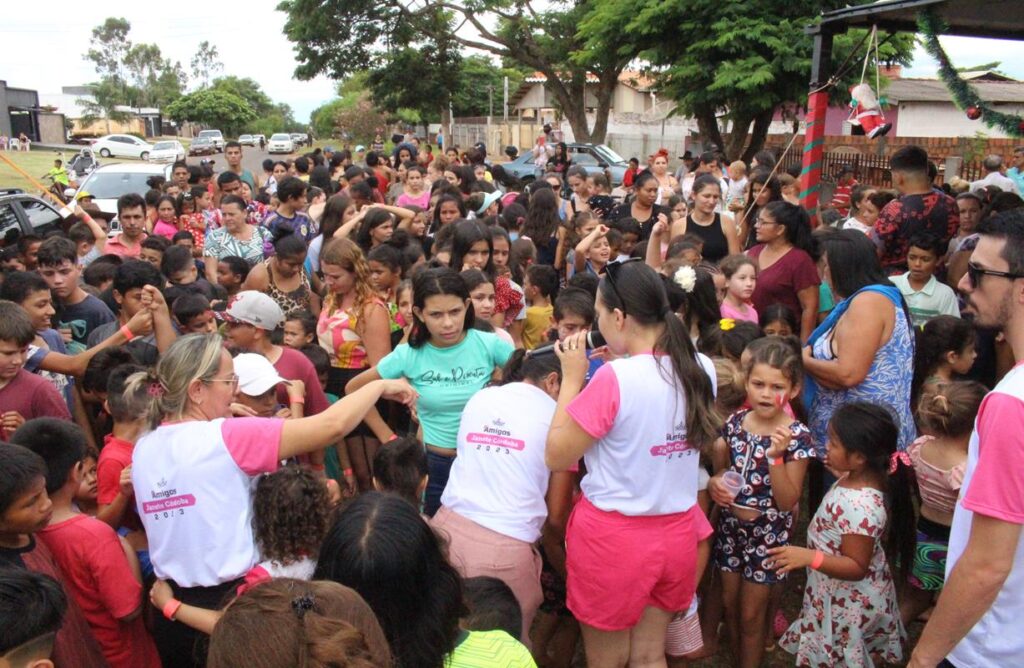 Sucesso total 14º Natal Solidário Amigos da Janete Córdoba distribuiu mais de 1.500 brinquedos em Amambai Sucesso total 14º Natal Solidário Amigos da Janete Córdoba distribuiu mais de 1.500 brinquedos em Amambai