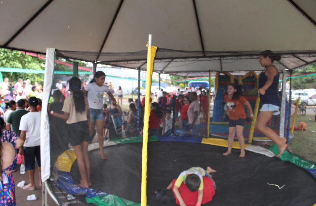 Sucesso total 14º Natal Solidário Amigos da Janete Córdoba distribuiu mais de 1.500 brinquedos em Amambai Sucesso total 14º Natal Solidário Amigos da Janete Córdoba distribuiu mais de 1.500 brinquedos em Amambai