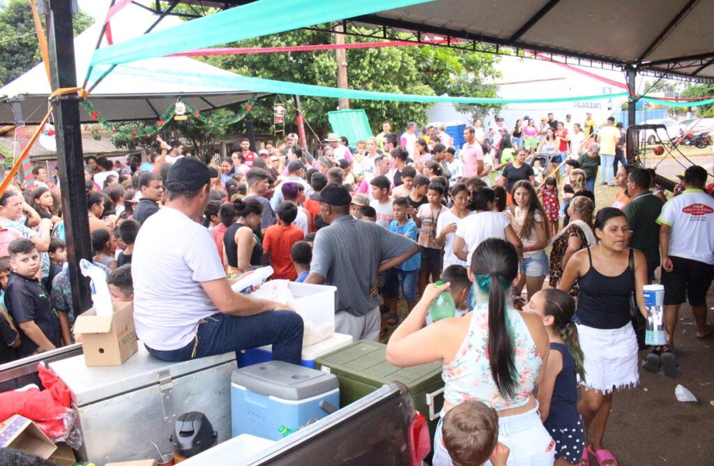 Sucesso total 14º Natal Solidário Amigos da Janete Córdoba distribuiu mais de 1.500 brinquedos em Amambai Sucesso total 14º Natal Solidário Amigos da Janete Córdoba distribuiu mais de 1.500 brinquedos em Amambai
