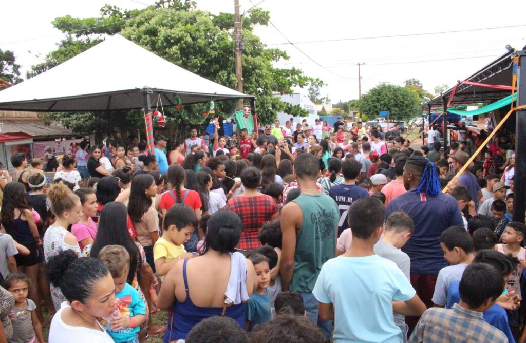 Sucesso total 14º Natal Solidário Amigos da Janete Córdoba distribuiu mais de 1.500 brinquedos em Amambai Sucesso total 14º Natal Solidário Amigos da Janete Córdoba distribuiu mais de 1.500 brinquedos em Amambai