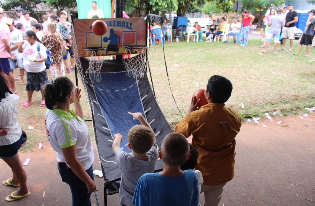 Sucesso total 14º Natal Solidário Amigos da Janete Córdoba distribuiu mais de 1.500 brinquedos em Amambai Sucesso total 14º Natal Solidário Amigos da Janete Córdoba distribuiu mais de 1.500 brinquedos em Amambai