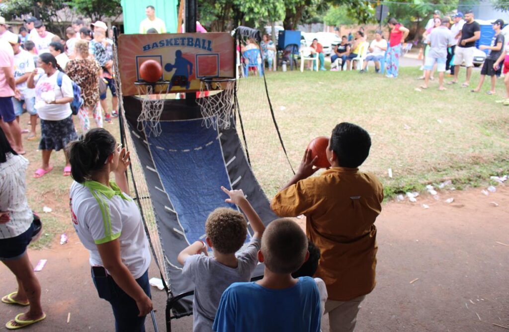 Sucesso total 14º Natal Solidário Amigos da Janete Córdoba distribuiu mais de 1.500 brinquedos em Amambai Sucesso total 14º Natal Solidário Amigos da Janete Córdoba distribuiu mais de 1.500 brinquedos em Amambai