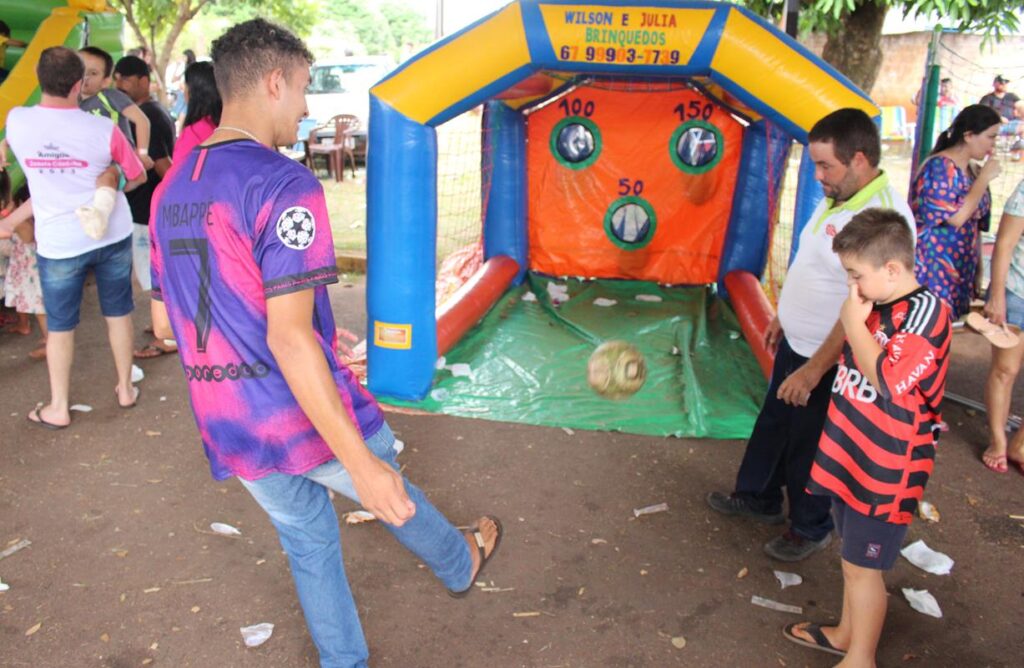 Sucesso total 14º Natal Solidário Amigos da Janete Córdoba distribuiu mais de 1.500 brinquedos em Amambai Sucesso total 14º Natal Solidário Amigos da Janete Córdoba distribuiu mais de 1.500 brinquedos em Amambai
