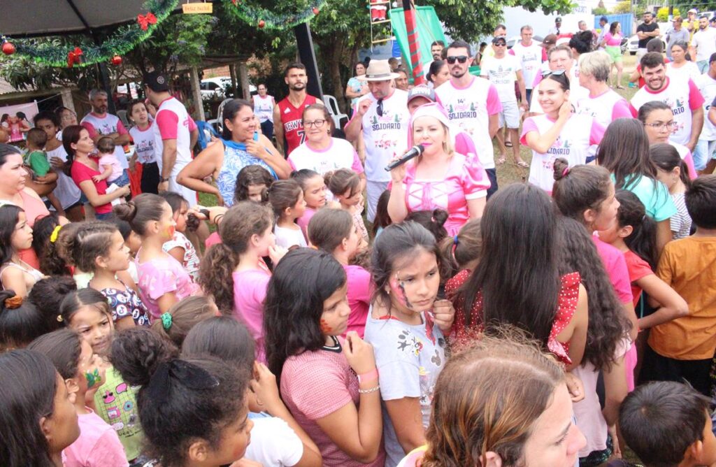 Sucesso total 14º Natal Solidário Amigos da Janete Córdoba distribuiu mais de 1.500 brinquedos em Amambai Sucesso total 14º Natal Solidário Amigos da Janete Córdoba distribuiu mais de 1.500 brinquedos em Amambai