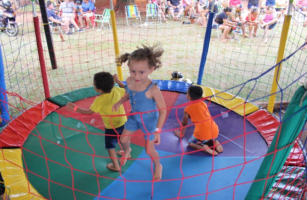 Sucesso total 14º Natal Solidário Amigos da Janete Córdoba distribuiu mais de 1.500 brinquedos em Amambai Sucesso total 14º Natal Solidário Amigos da Janete Córdoba distribuiu mais de 1.500 brinquedos em Amambai