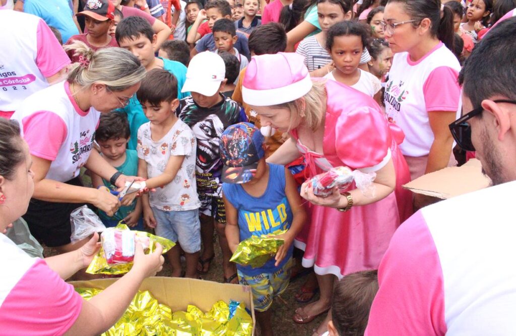 Sucesso total 14º Natal Solidário Amigos da Janete Córdoba distribuiu mais de 1.500 brinquedos em Amambai Sucesso total 14º Natal Solidário Amigos da Janete Córdoba distribuiu mais de 1.500 brinquedos em Amambai