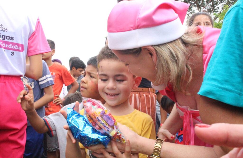 Sucesso total 14º Natal Solidário Amigos da Janete Córdoba distribuiu mais de 1.500 brinquedos em Amambai Sucesso total 14º Natal Solidário Amigos da Janete Córdoba distribuiu mais de 1.500 brinquedos em Amambai