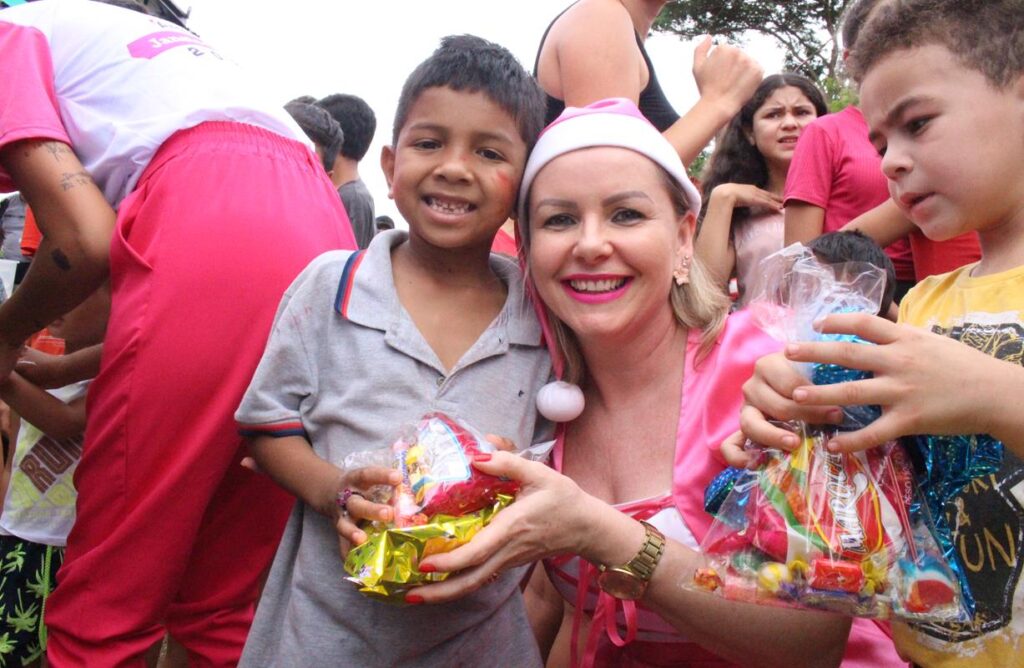 Sucesso total 14º Natal Solidário Amigos da Janete Córdoba distribuiu mais de 1.500 brinquedos em Amambai Sucesso total 14º Natal Solidário Amigos da Janete Córdoba distribuiu mais de 1.500 brinquedos em Amambai