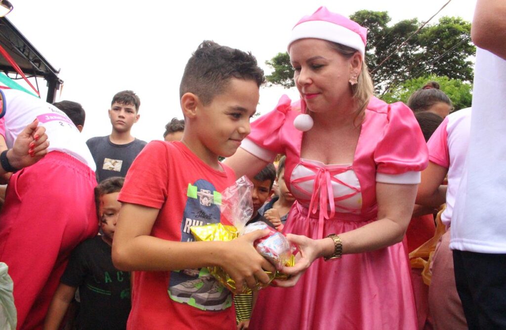 Sucesso total 14º Natal Solidário Amigos da Janete Córdoba distribuiu mais de 1.500 brinquedos em Amambai Sucesso total 14º Natal Solidário Amigos da Janete Córdoba distribuiu mais de 1.500 brinquedos em Amambai
