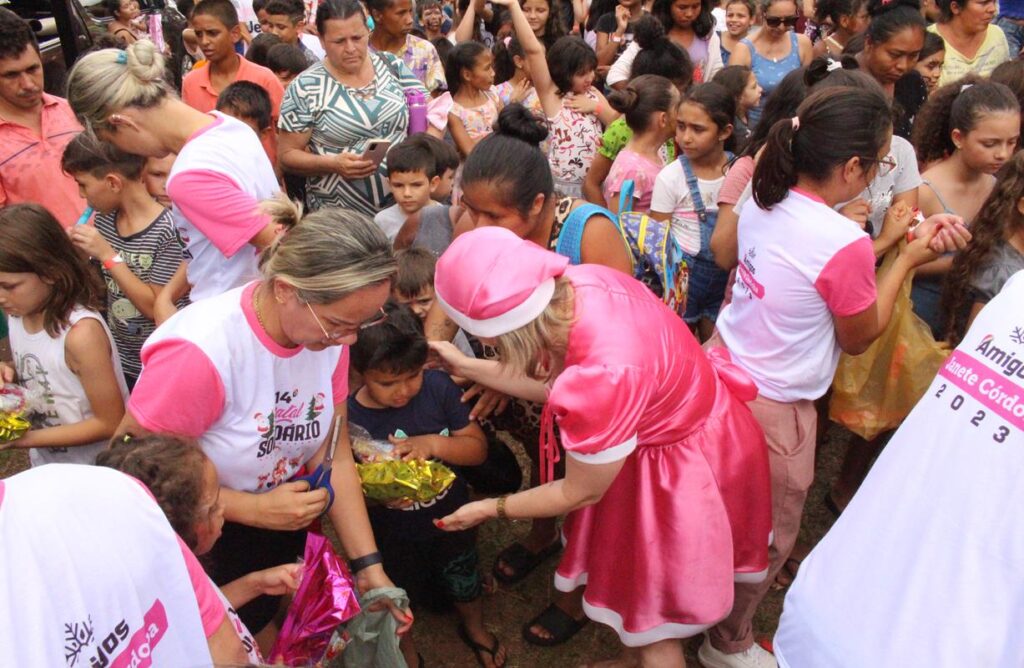 Sucesso total 14º Natal Solidário Amigos da Janete Córdoba distribuiu mais de 1.500 brinquedos em Amambai Sucesso total 14º Natal Solidário Amigos da Janete Córdoba distribuiu mais de 1.500 brinquedos em Amambai