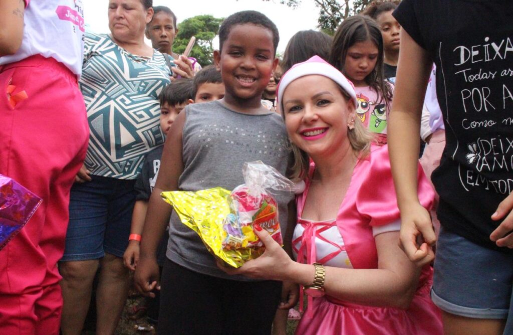 Sucesso total 14º Natal Solidário Amigos da Janete Córdoba distribuiu mais de 1.500 brinquedos em Amambai Sucesso total 14º Natal Solidário Amigos da Janete Córdoba distribuiu mais de 1.500 brinquedos em Amambai