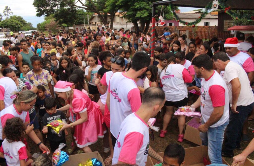Sucesso total 14º Natal Solidário Amigos da Janete Córdoba distribuiu mais de 1.500 brinquedos em Amambai Sucesso total 14º Natal Solidário Amigos da Janete Córdoba distribuiu mais de 1.500 brinquedos em Amambai