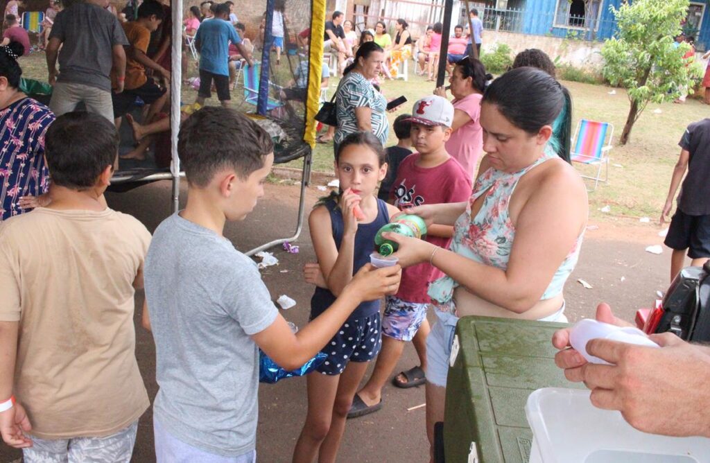 Sucesso total 14º Natal Solidário Amigos da Janete Córdoba distribuiu mais de 1.500 brinquedos em Amambai Sucesso total 14º Natal Solidário Amigos da Janete Córdoba distribuiu mais de 1.500 brinquedos em Amambai
