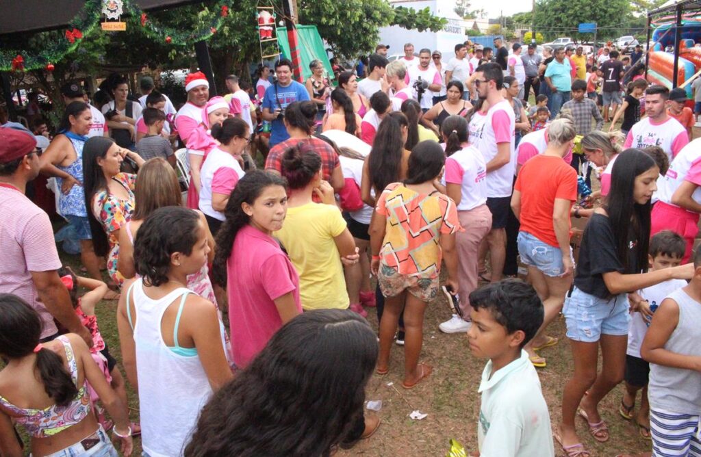 Sucesso total 14º Natal Solidário Amigos da Janete Córdoba distribuiu mais de 1.500 brinquedos em Amambai Sucesso total 14º Natal Solidário Amigos da Janete Córdoba distribuiu mais de 1.500 brinquedos em Amambai