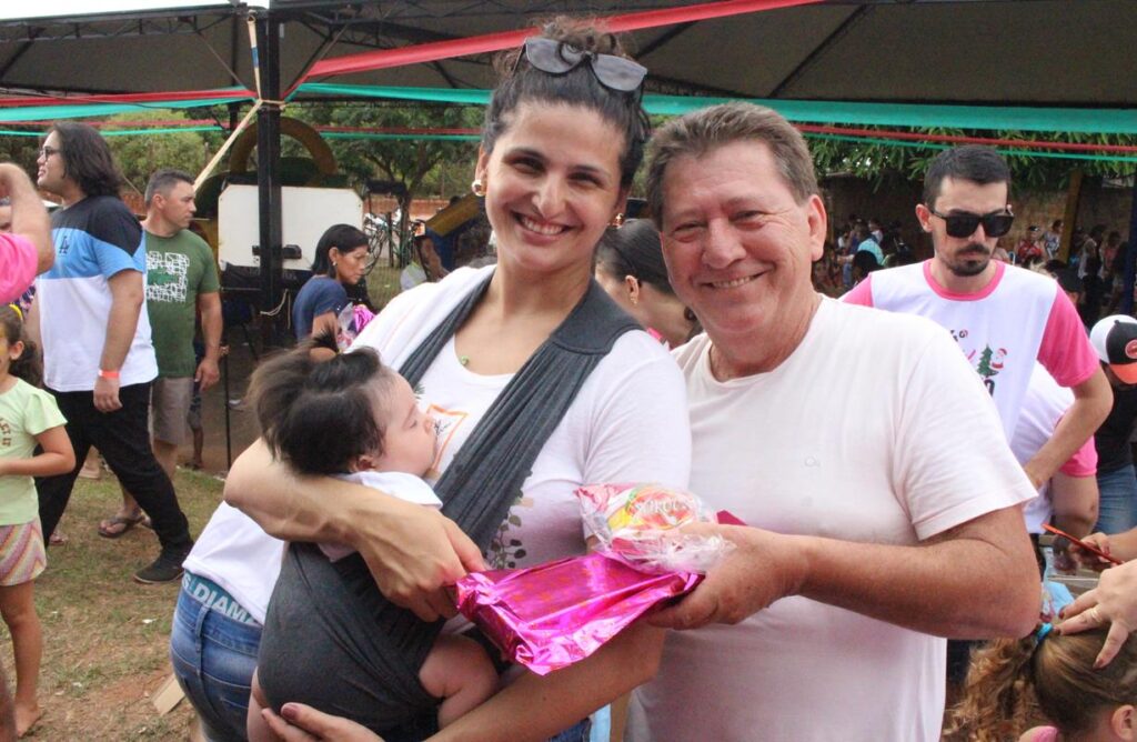 Sucesso total 14º Natal Solidário Amigos da Janete Córdoba distribuiu mais de 1.500 brinquedos em Amambai Sucesso total 14º Natal Solidário Amigos da Janete Córdoba distribuiu mais de 1.500 brinquedos em Amambai