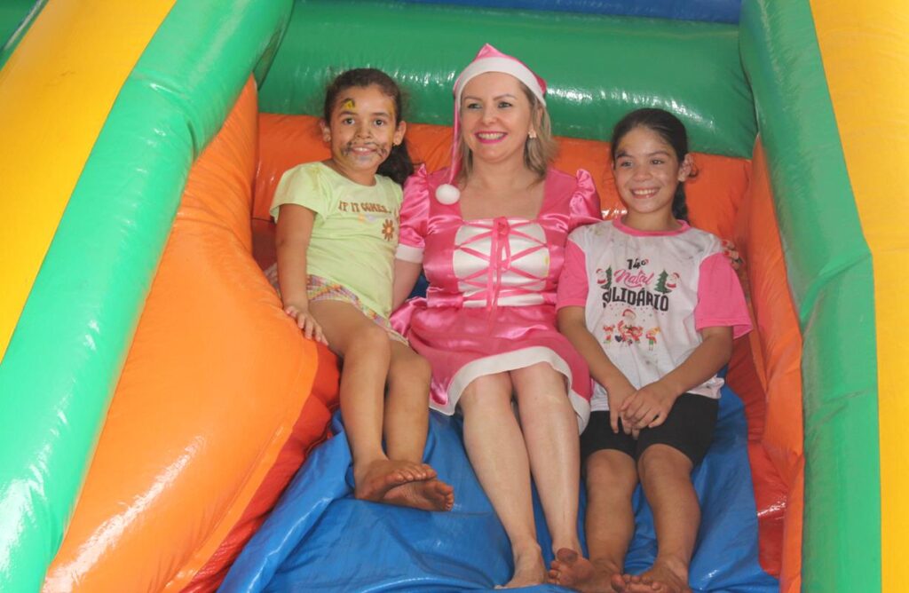 Sucesso total 14º Natal Solidário Amigos da Janete Córdoba distribuiu mais de 1.500 brinquedos em Amambai Sucesso total 14º Natal Solidário Amigos da Janete Córdoba distribuiu mais de 1.500 brinquedos em Amambai