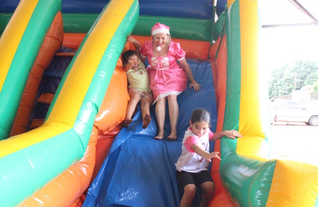 Sucesso total 14º Natal Solidário Amigos da Janete Córdoba distribuiu mais de 1.500 brinquedos em Amambai Sucesso total 14º Natal Solidário Amigos da Janete Córdoba distribuiu mais de 1.500 brinquedos em Amambai