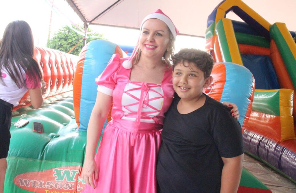 Sucesso total 14º Natal Solidário Amigos da Janete Córdoba distribuiu mais de 1.500 brinquedos em Amambai Sucesso total 14º Natal Solidário Amigos da Janete Córdoba distribuiu mais de 1.500 brinquedos em Amambai