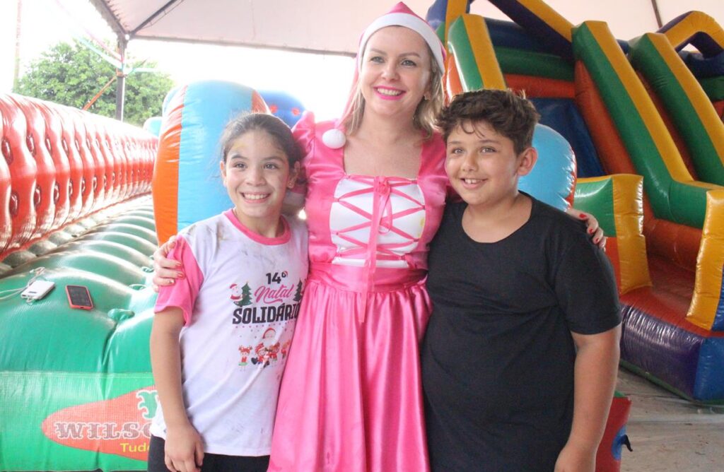 Sucesso total 14º Natal Solidário Amigos da Janete Córdoba distribuiu mais de 1.500 brinquedos em Amambai Sucesso total 14º Natal Solidário Amigos da Janete Córdoba distribuiu mais de 1.500 brinquedos em Amambai