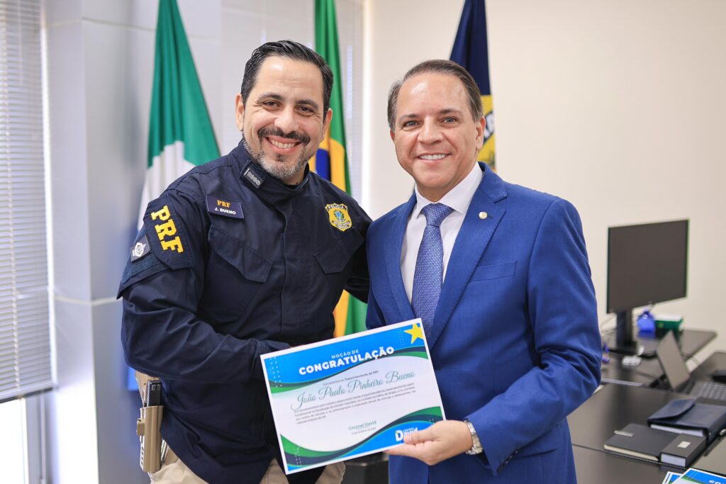 Coronel David homenageia PRF pela maior apreensão de maconha do ano em MS Coronel David homenageia PRF pela maior apreensão de maconha do ano em MS