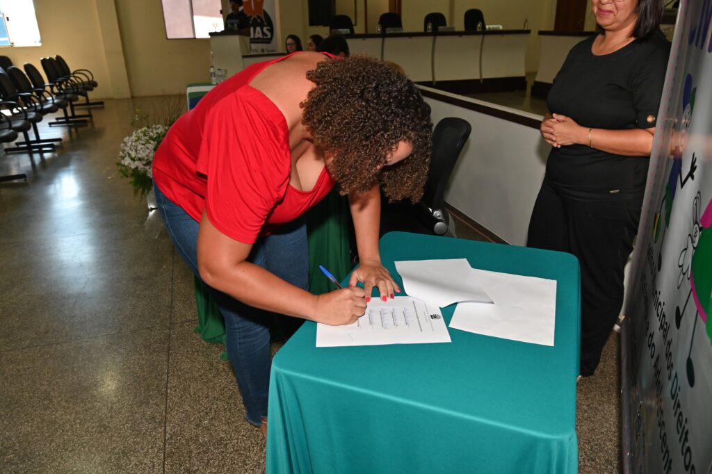 Prefeitura de Itaquiraí empossa novos conselheiros tutelares e diploma suplentes Prefeitura de Itaquiraí empossa novos conselheiros tutelares e diploma suplentes