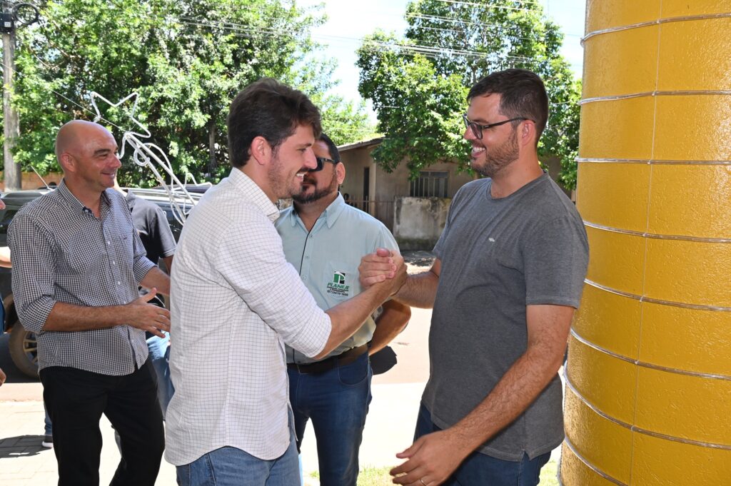 Prefeito Thalles Tomazelli, governador em exercício Barbosinha e vereadores entregam obras em Itaquiraí Prefeito Thalles Tomazelli, governador em exercício Barbosinha e vereadores entregam obras em Itaquiraí