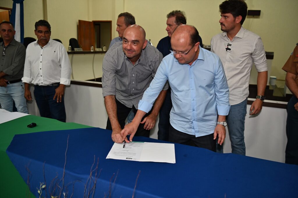 Prefeito Thalles Tomazelli, governador em exercício Barbosinha e vereadores entregam obras em Itaquiraí Prefeito Thalles Tomazelli, governador em exercício Barbosinha e vereadores entregam obras em Itaquiraí