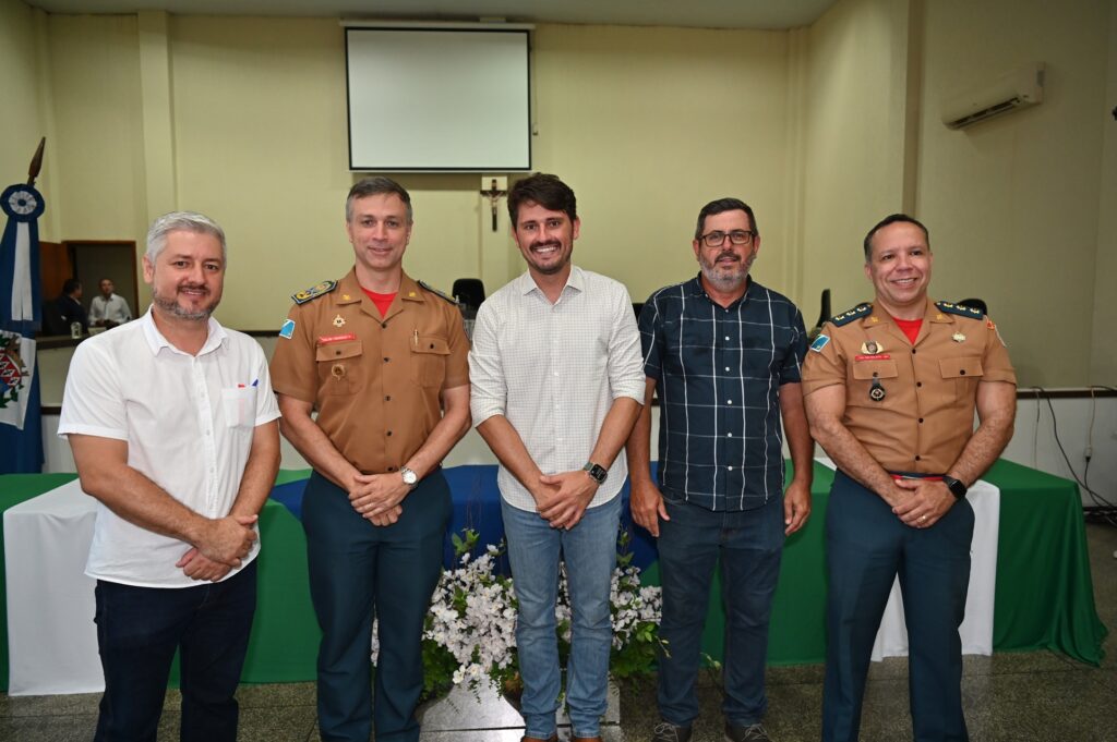 Prefeito Thalles Tomazelli, governador em exercício Barbosinha e vereadores entregam obras em Itaquiraí Prefeito Thalles Tomazelli, governador em exercício Barbosinha e vereadores entregam obras em Itaquiraí