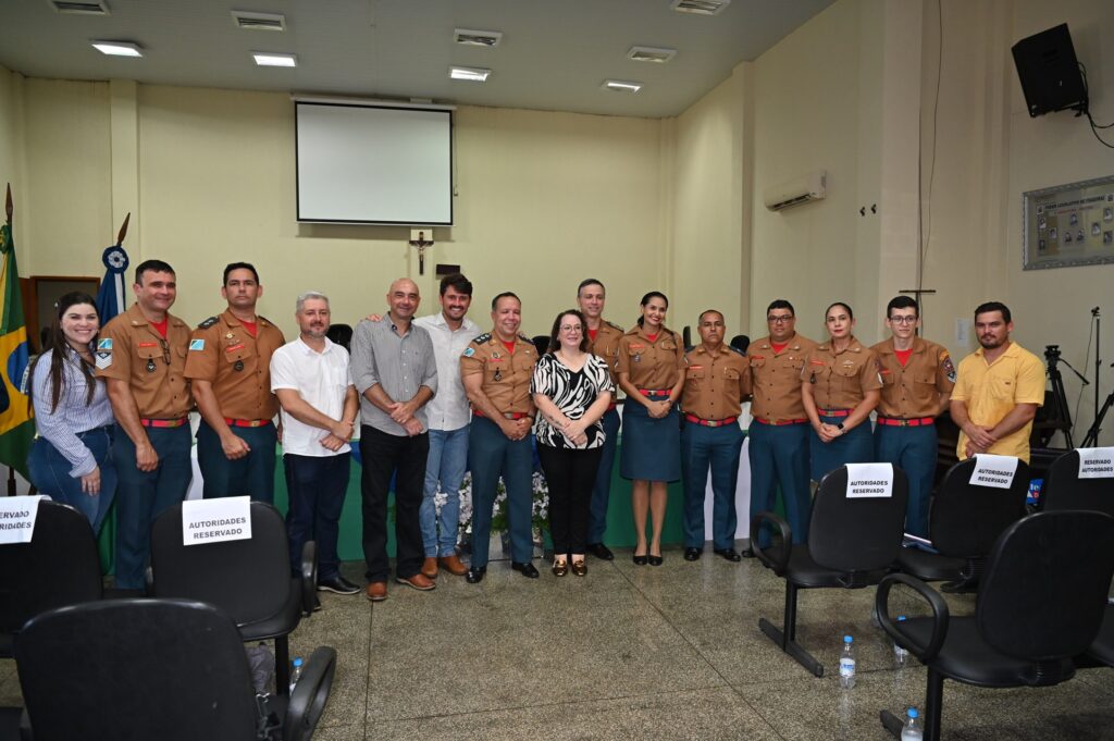 Prefeito Thalles Tomazelli, governador em exercício Barbosinha e vereadores entregam obras em Itaquiraí Prefeito Thalles Tomazelli, governador em exercício Barbosinha e vereadores entregam obras em Itaquiraí