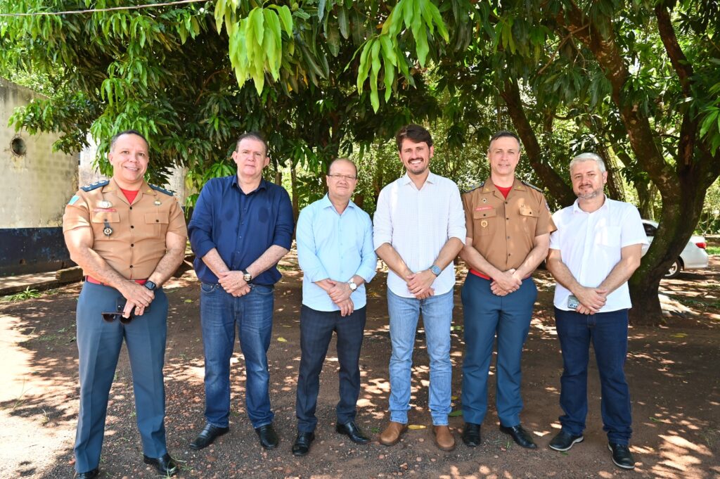 Prefeito Thalles Tomazelli, governador em exercício Barbosinha e vereadores entregam obras em Itaquiraí Prefeito Thalles Tomazelli, governador em exercício Barbosinha e vereadores entregam obras em Itaquiraí