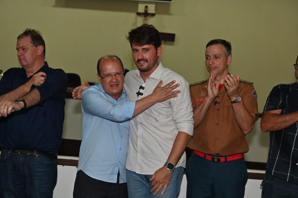 Prefeito Thalles Tomazelli, governador em exercício Barbosinha e vereadores entregam obras em Itaquiraí Prefeito Thalles Tomazelli, governador em exercício Barbosinha e vereadores entregam obras em Itaquiraí
