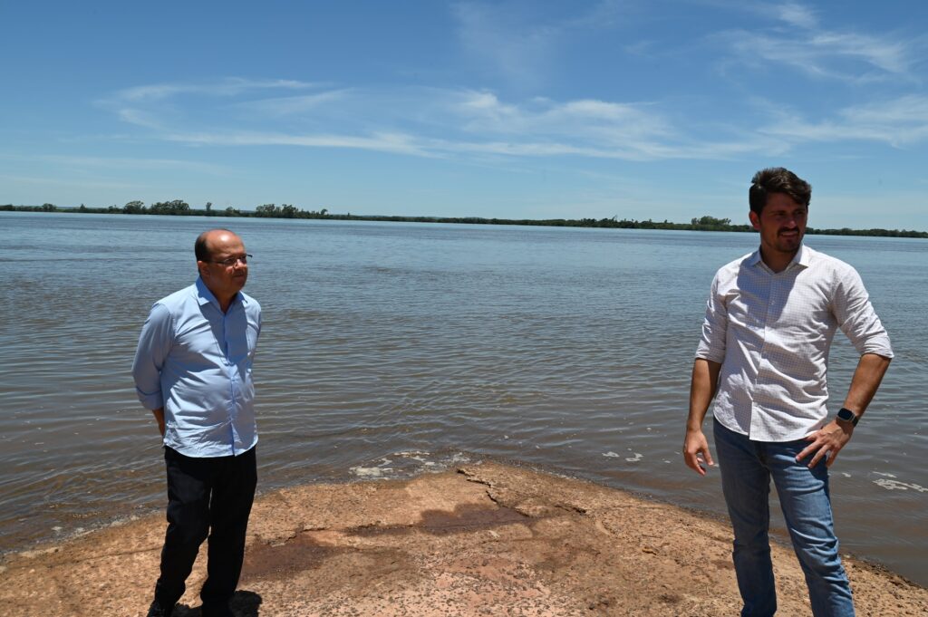 Prefeito Thalles Tomazelli, governador em exercício Barbosinha e vereadores entregam obras em Itaquiraí Prefeito Thalles Tomazelli, governador em exercício Barbosinha e vereadores entregam obras em Itaquiraí