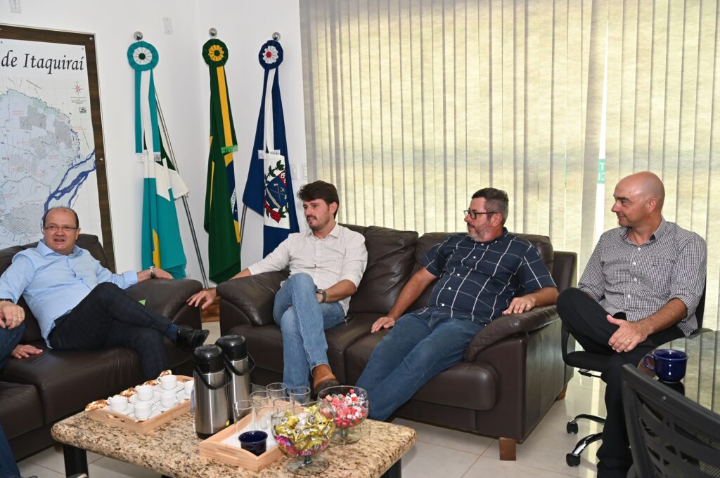 Prefeito Thalles Tomazelli, governador em exercício Barbosinha e vereadores entregam obras em Itaquiraí Prefeito Thalles Tomazelli, governador em exercício Barbosinha e vereadores entregam obras em Itaquiraí