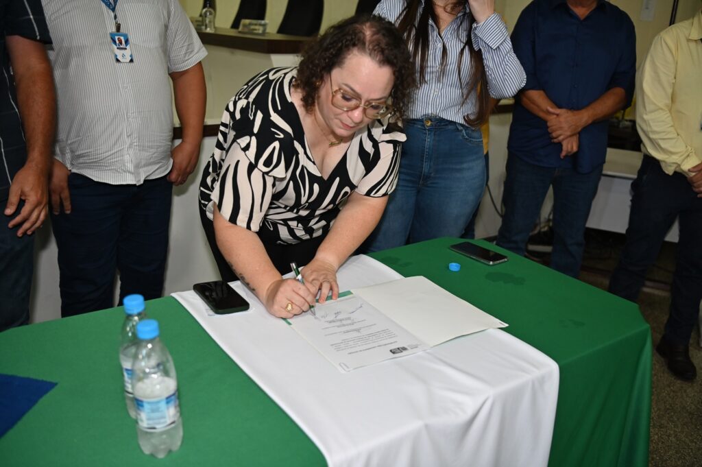 Prefeito Thalles Tomazelli, governador em exercício Barbosinha e vereadores entregam obras em Itaquiraí Prefeito Thalles Tomazelli, governador em exercício Barbosinha e vereadores entregam obras em Itaquiraí