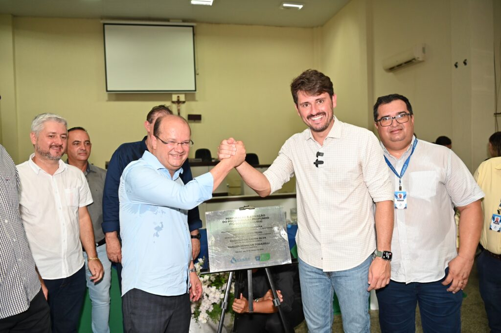Prefeito Thalles Tomazelli, governador em exercício Barbosinha e vereadores entregam obras em Itaquiraí Prefeito Thalles Tomazelli, governador em exercício Barbosinha e vereadores entregam obras em Itaquiraí