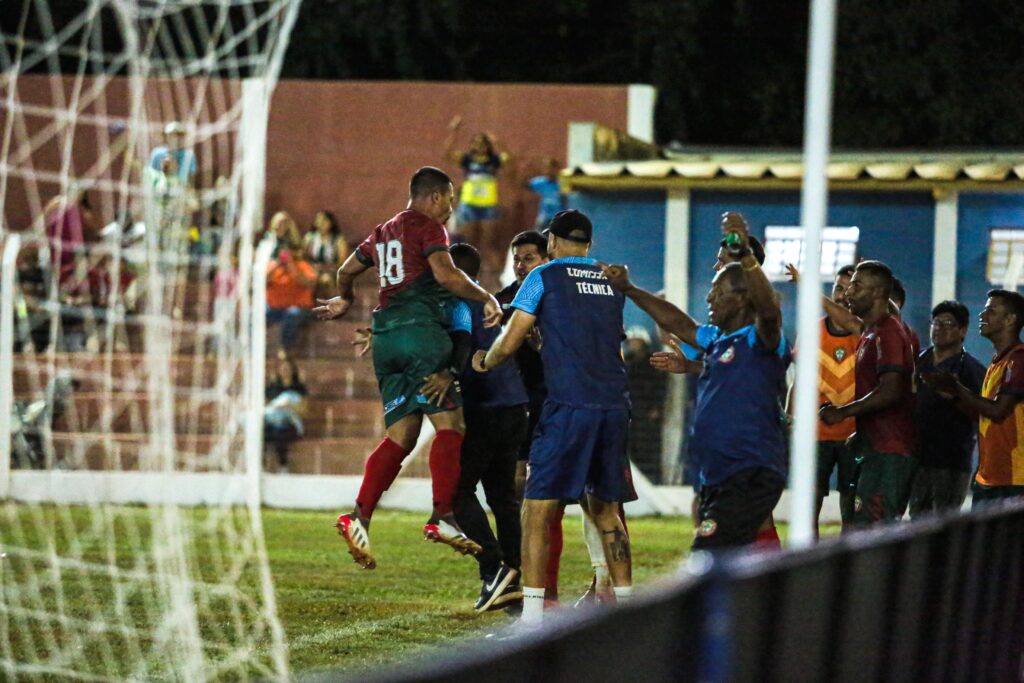 Portuguesa vence Náutico por 2 a 0 diante da torcida