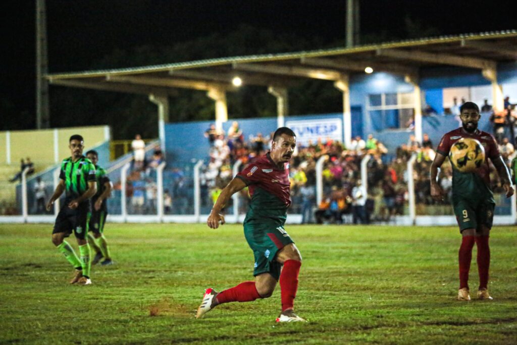 Portuguesa vence Náutico por 2 a 0 diante da torcida