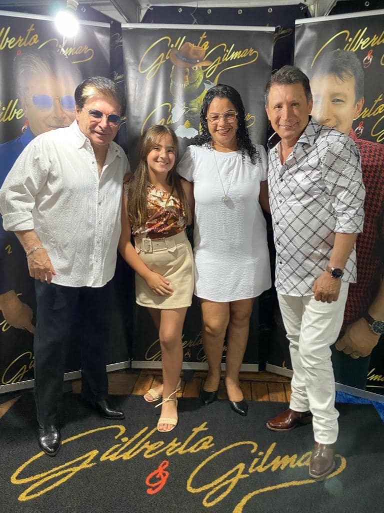 5 mil pessoas participaram da Festa da Virada em Iguatemi, com o show da dupla nacional Gilberto & Gilmar 5 mil pessoas participaram da Festa da Virada em Iguatemi, com o show da dupla nacional Gilberto & Gilmar