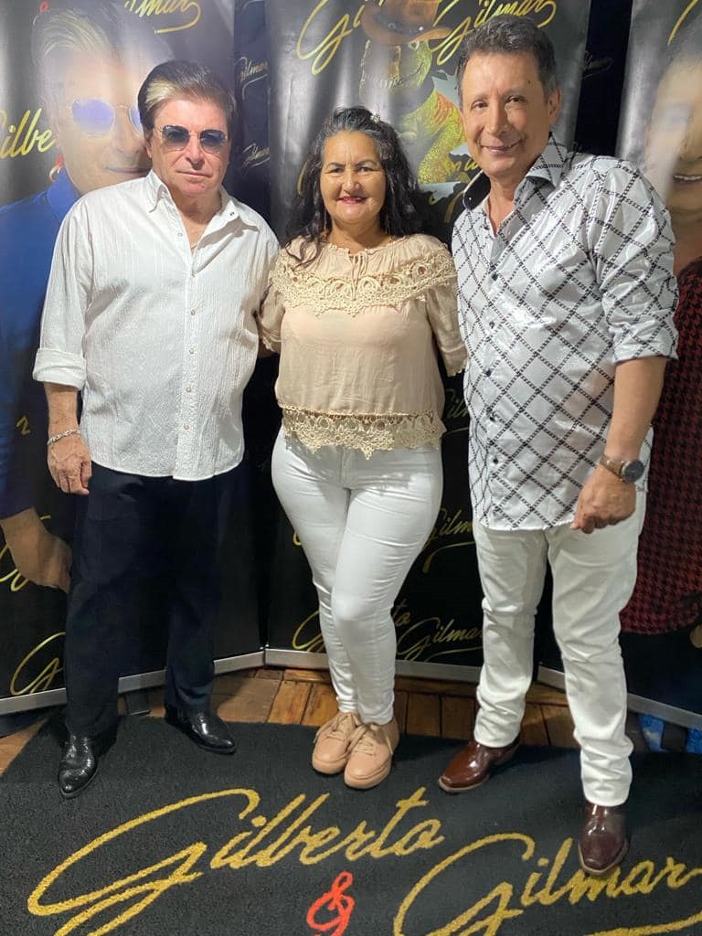 5 mil pessoas participaram da Festa da Virada em Iguatemi, com o show da dupla nacional Gilberto & Gilmar 5 mil pessoas participaram da Festa da Virada em Iguatemi, com o show da dupla nacional Gilberto & Gilmar