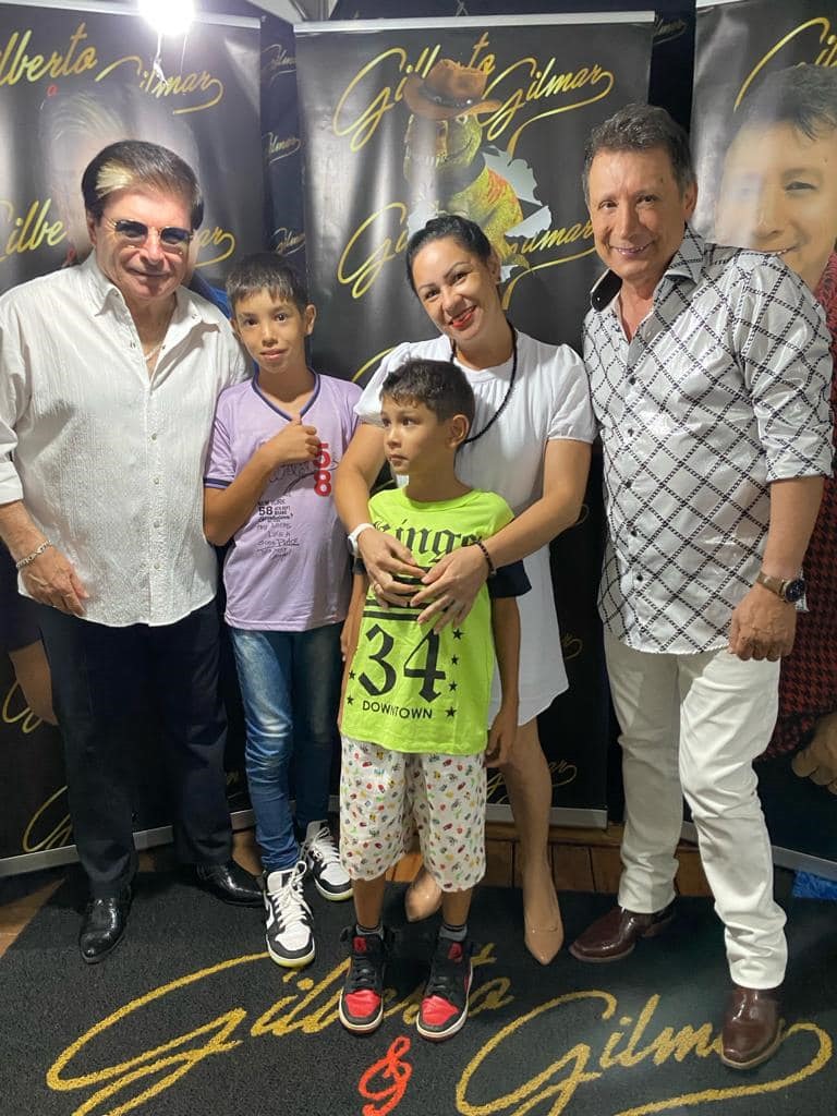 5 mil pessoas participaram da Festa da Virada em Iguatemi, com o show da dupla nacional Gilberto & Gilmar 5 mil pessoas participaram da Festa da Virada em Iguatemi, com o show da dupla nacional Gilberto & Gilmar