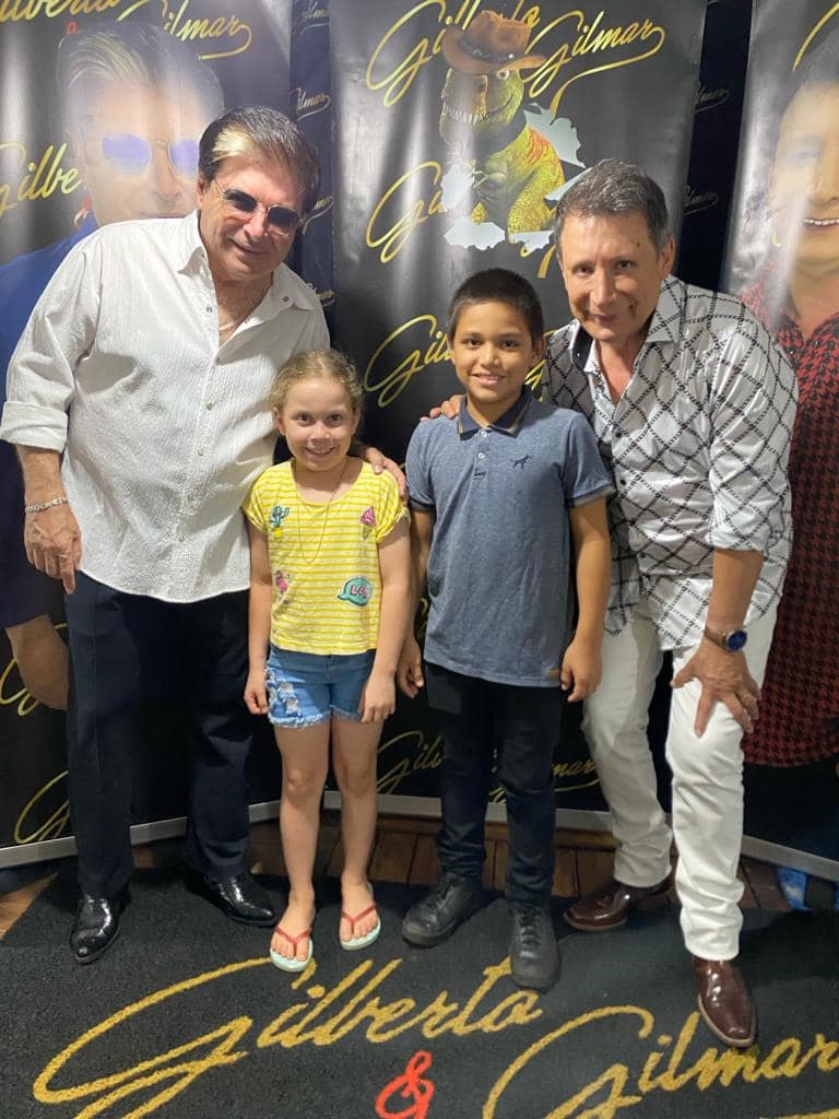 5 mil pessoas participaram da Festa da Virada em Iguatemi, com o show da dupla nacional Gilberto & Gilmar 5 mil pessoas participaram da Festa da Virada em Iguatemi, com o show da dupla nacional Gilberto & Gilmar
