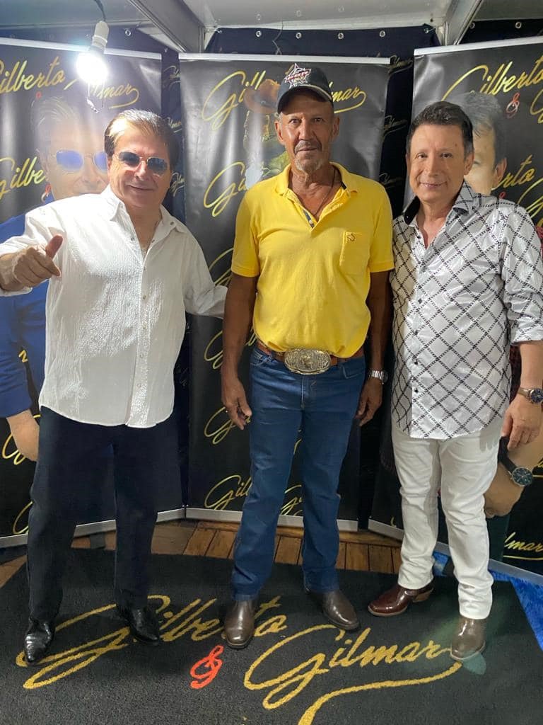 5 mil pessoas participaram da Festa da Virada em Iguatemi, com o show da dupla nacional Gilberto & Gilmar 5 mil pessoas participaram da Festa da Virada em Iguatemi, com o show da dupla nacional Gilberto & Gilmar
